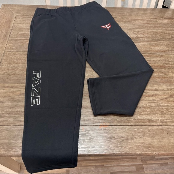 Faze Black Logo Sweats - Picture 3 of 13
